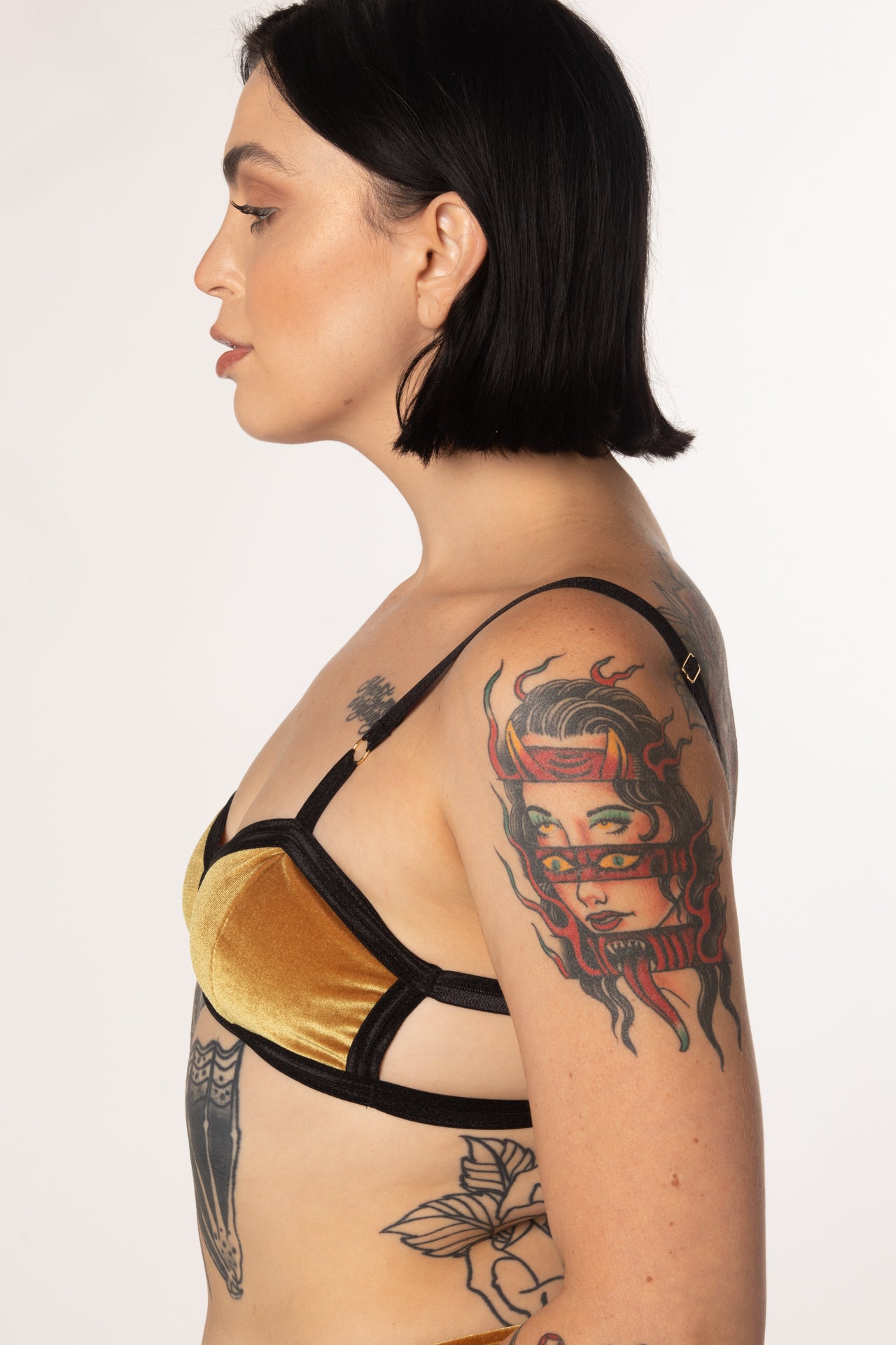 RTS DAGGER VELVET EVERYDAY BRALETTE