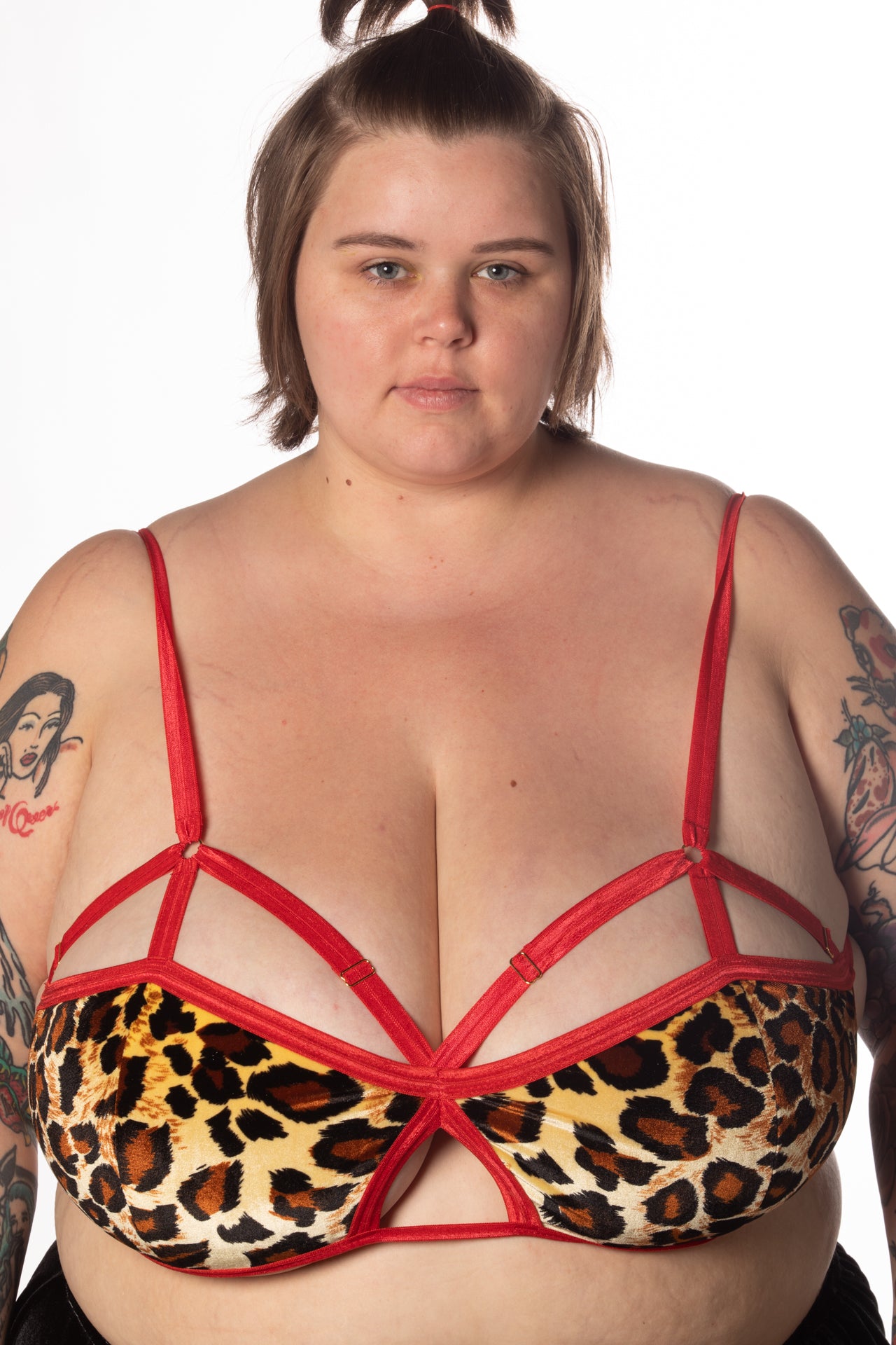 RTS KITTY VELVET V-STRAP BRALETTE