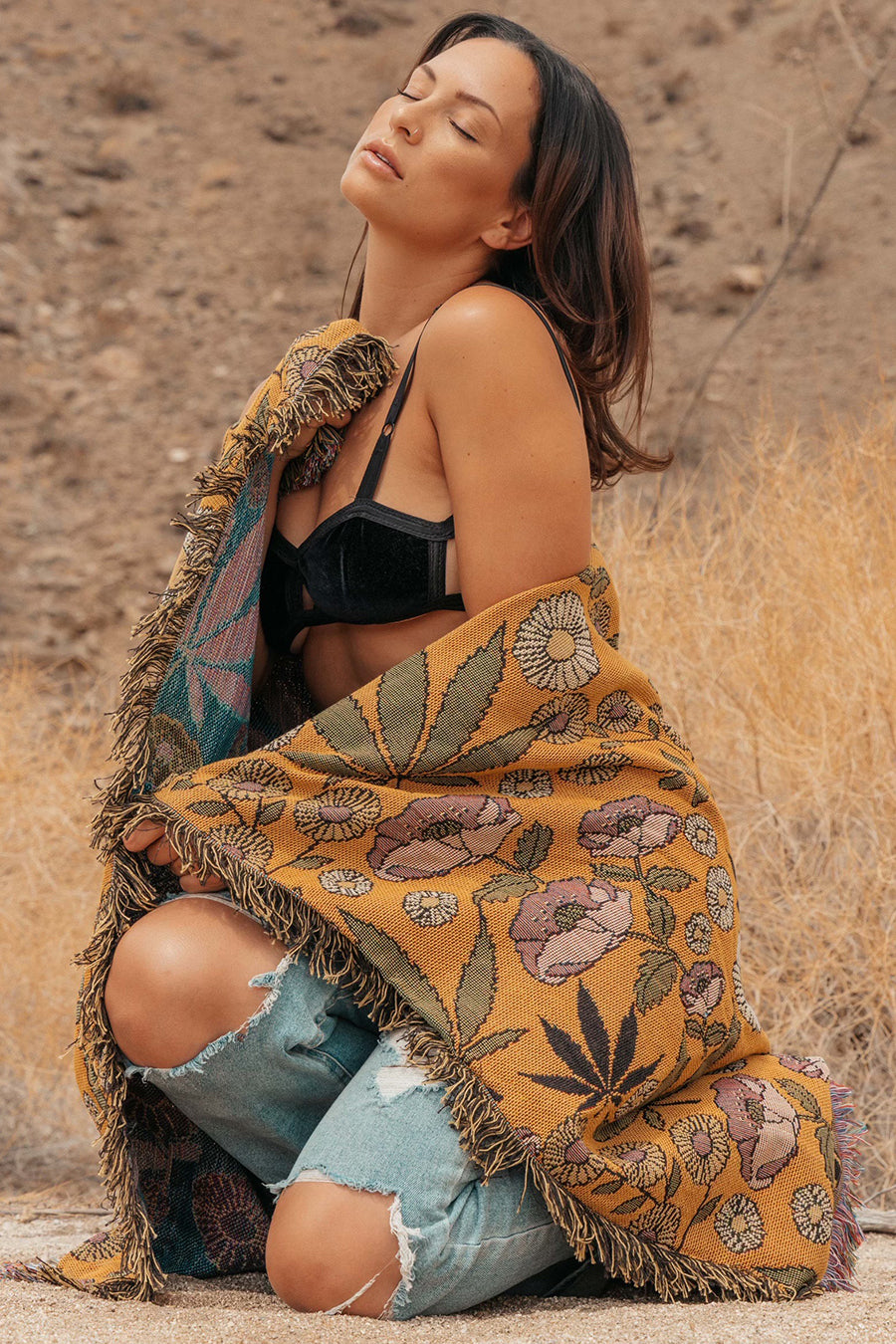 SOLSTICE HOME - "Sungrown" Woven Throw Blanket